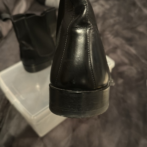 11-1/2 Black “Gucci” Chelsea men boot. Lightly worn and no damage - Picture 8 of 10